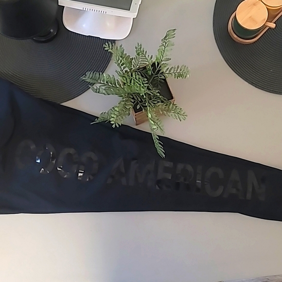 GOOD AMERICAN WORKOUT SET! SIZE TWO IS A MED IN GA - Picture 6 of 16